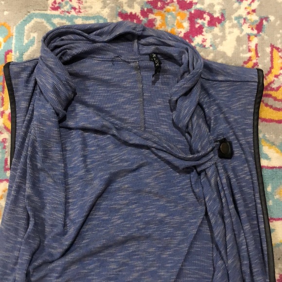 HOLD - Picture 2 of 4